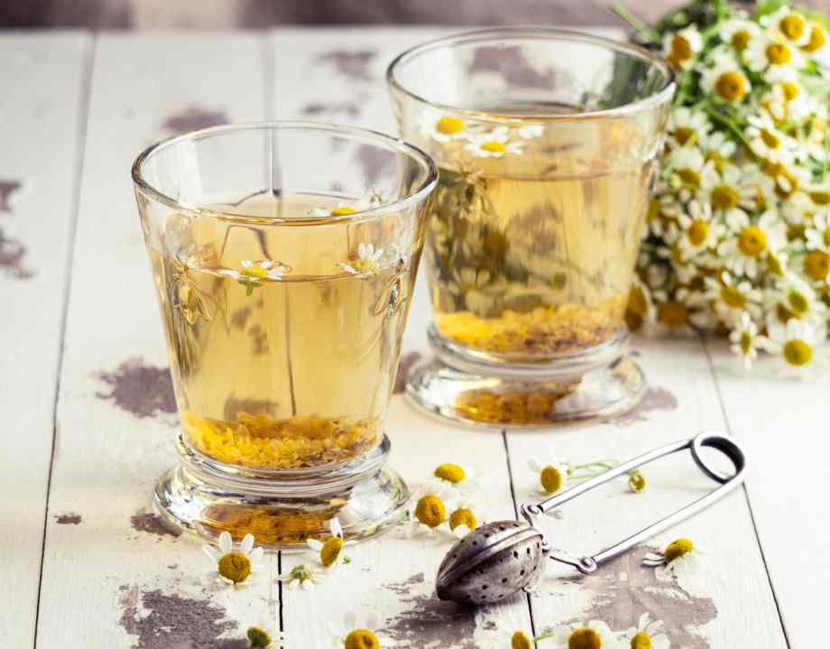 Apaiser l'inflammation digestive par une tisane de camomille-IRASF Santé
