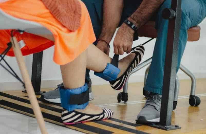 Gonflement des chevilles et des pieds : quand faut-il consulter un médecin ? IRASF Santé Gonflement des chevilles et des pieds : quand faut-il consulter un médecin ? IRASF Santé