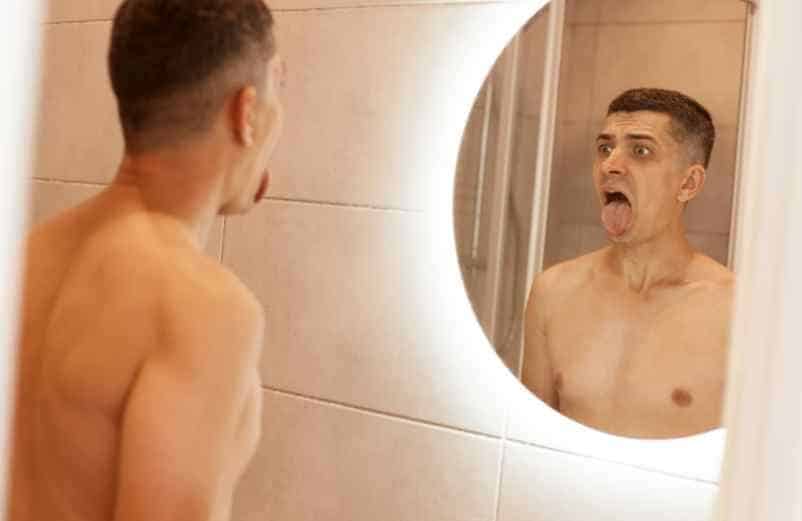 Pourquoi ma langue est blanche et pâteuse au réveil ou toute la journée ? IRASF Santé