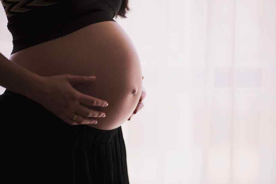 Douleur sur le côté gauche du ventre pendant la grossesse : quelles causes possibles ?-IRASF Santé