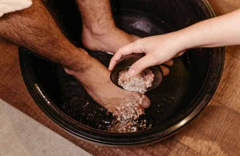 Les remèdes de grand-mère pour soulager les pieds qui brûlent IRASF Santé Les remèdes de grand-mère pour soulager les pieds qui brûlent IRASF Santé